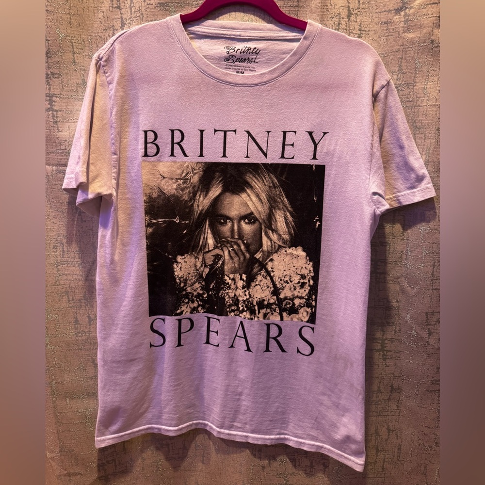 Britney Spears 😍🥰❤️ gorgeous t-shirt. Very light grey tie-dye (ish) MEDIUM